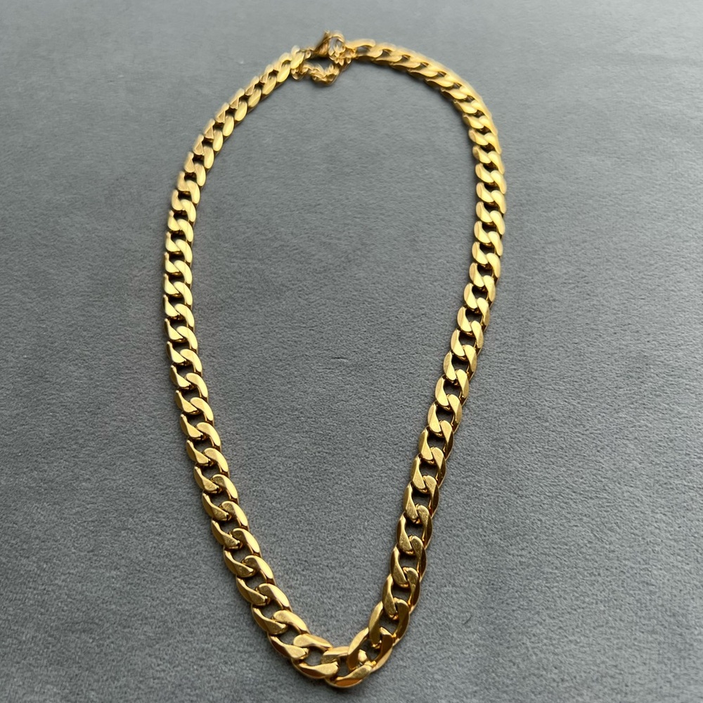 Gold chain necklace